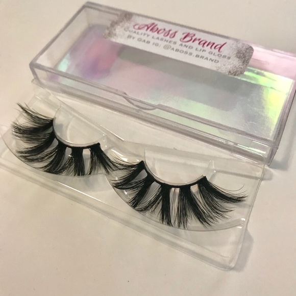 Quality lashes and lipgloss - Picture 7 of 8